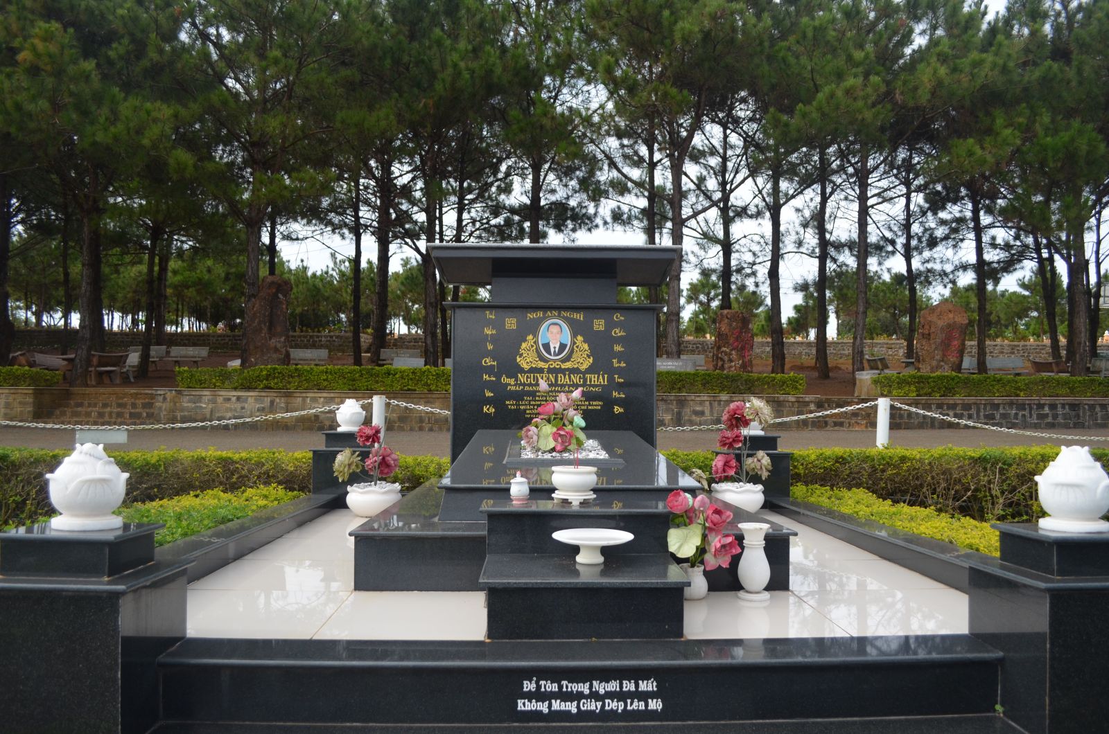 Xây mộ như thế nào là phù hợp?